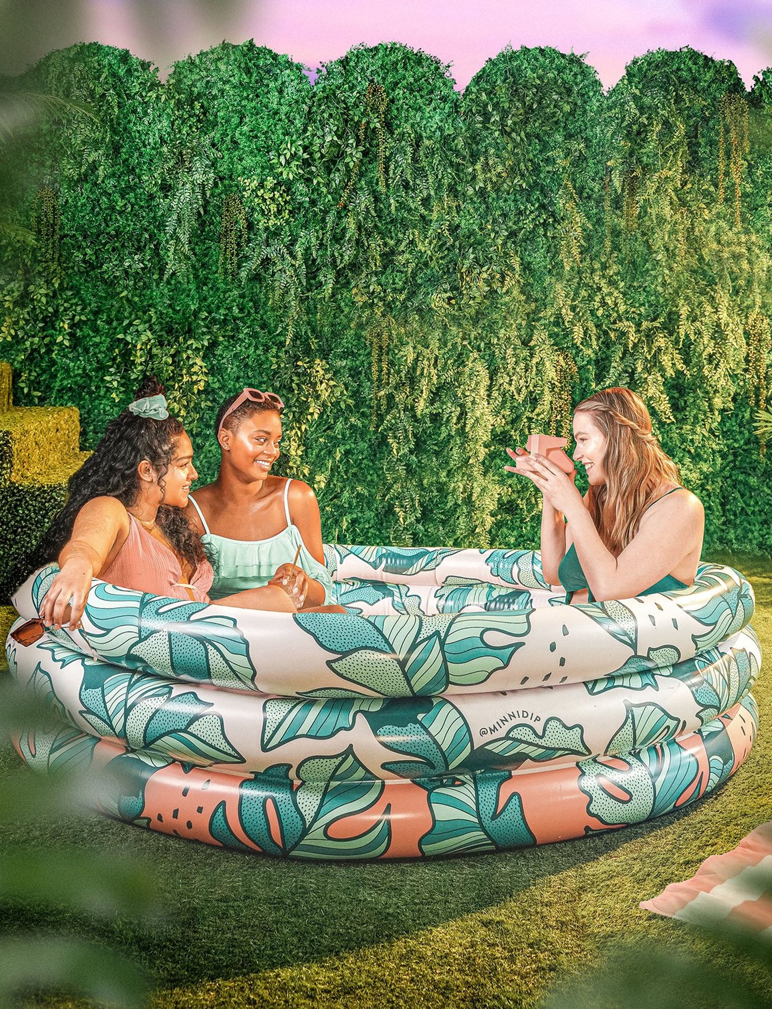 Minnidip Banana Leaves Luxe Inflatable Pool