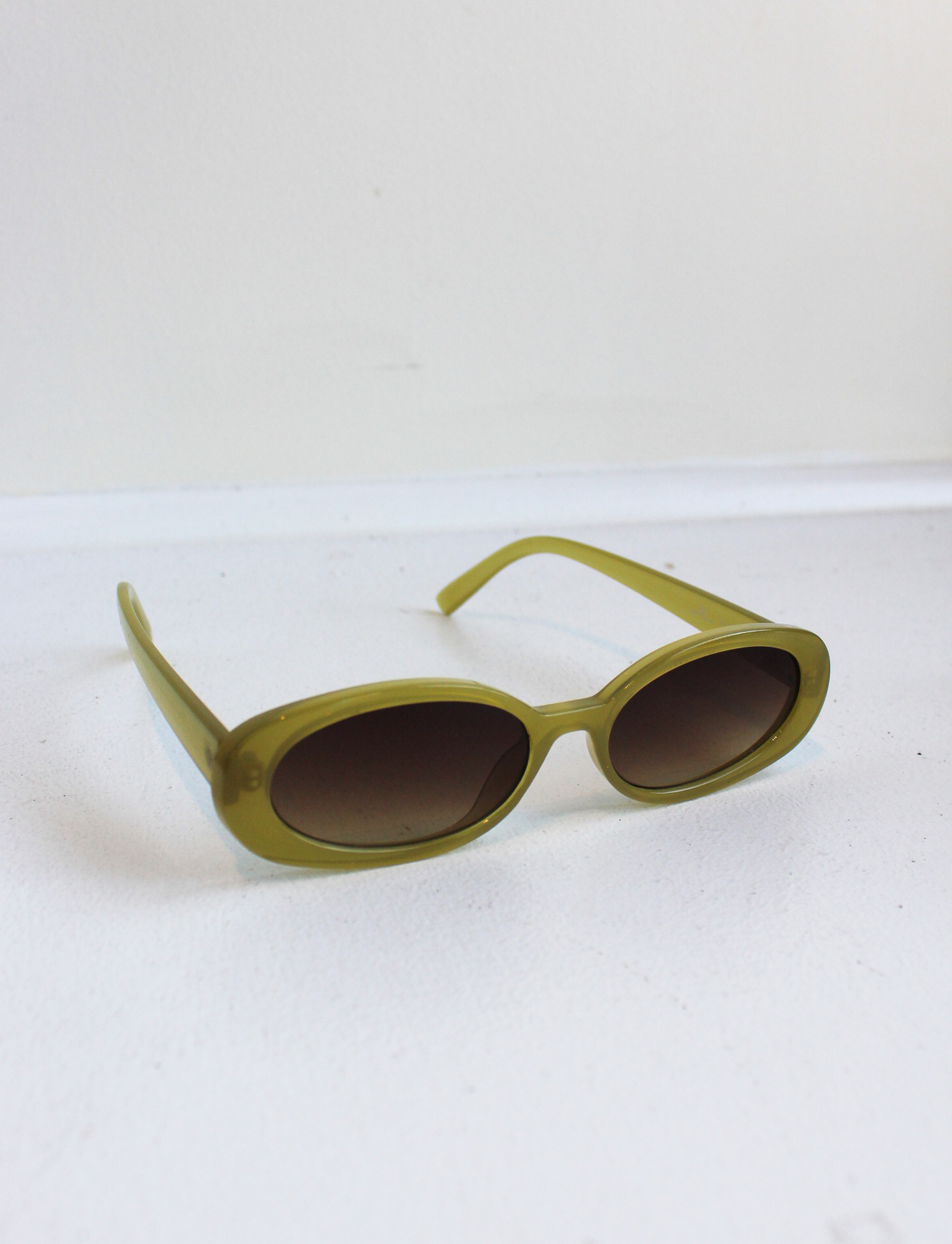Harriet Retro Oval Sunglasses